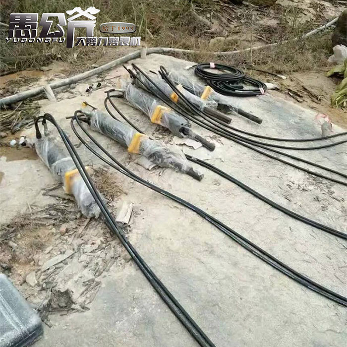 硅石矿开采大吨位分裂机白玉县厂家