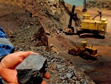 为何我们不从蒙方买铁矿石，却要从澳大利亚买铁矿石？理由很简单