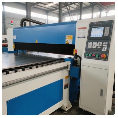 达威 四柱式油压机 结构稳固 高精度加工 高效液压系统 多功能适配